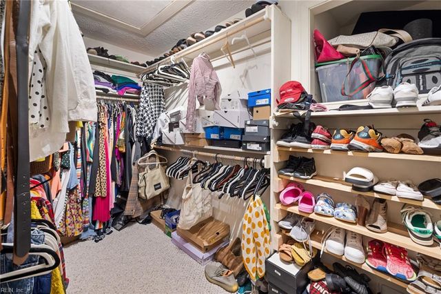 332 Woodbrook RN, Newport News, VA 23606