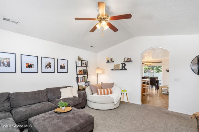 3611 E Kauffman Ln, Post Falls, ID 83854