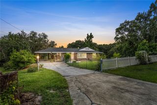 1422 E 8TH AVENUE, Mount Dora, FL 32757