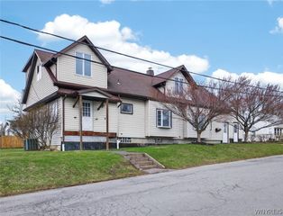 20 East Avenue, West Seneca, NY 14224