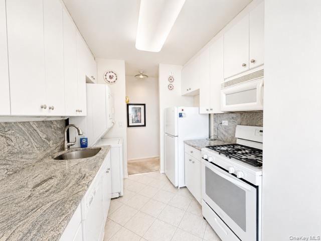 27010 Grand Central 22R, Floral Park, NY 11005