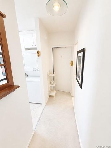 27010 Grand Central 22R, Floral Park, NY 11005