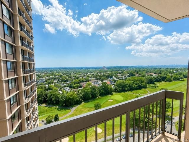 27010 Grand Central 22R, Floral Park, NY 11005