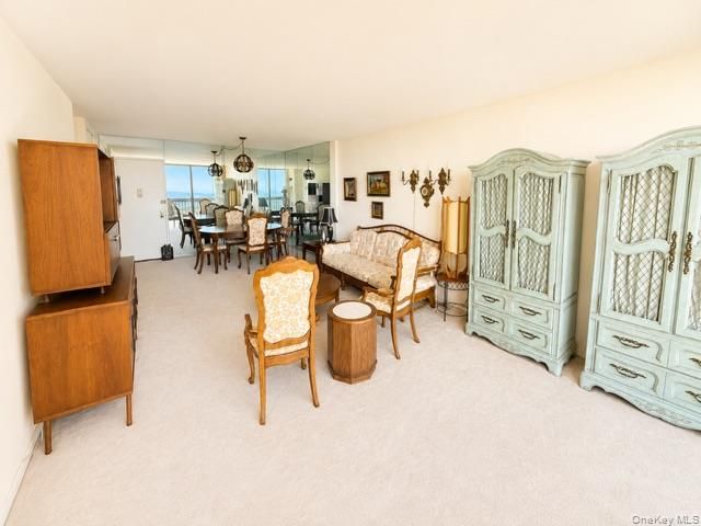 27010 Grand Central 22R, Floral Park, NY 11005