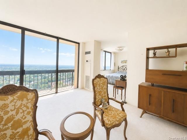 27010 Grand Central 22R, Floral Park, NY 11005