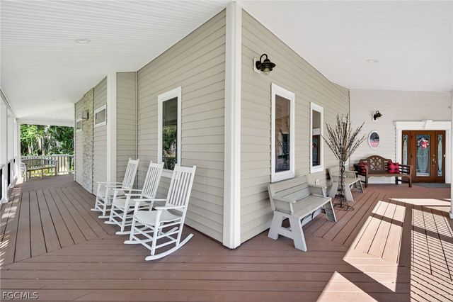 18110 N Olga DR, Alva, FL 33920