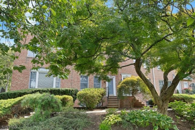 30 Elm St 30C, Summit City, NJ 07901