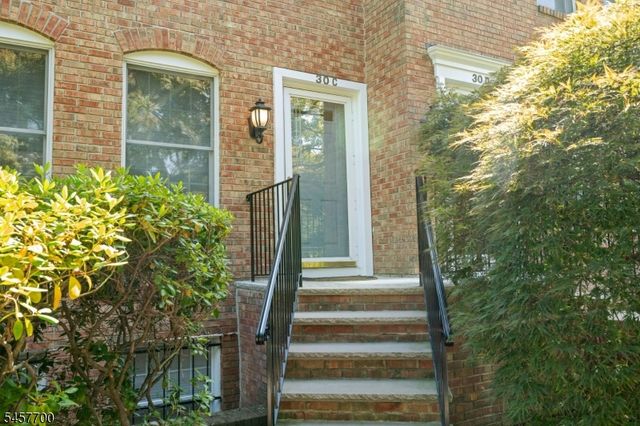 30 Elm St 30C, Summit City, NJ 07901