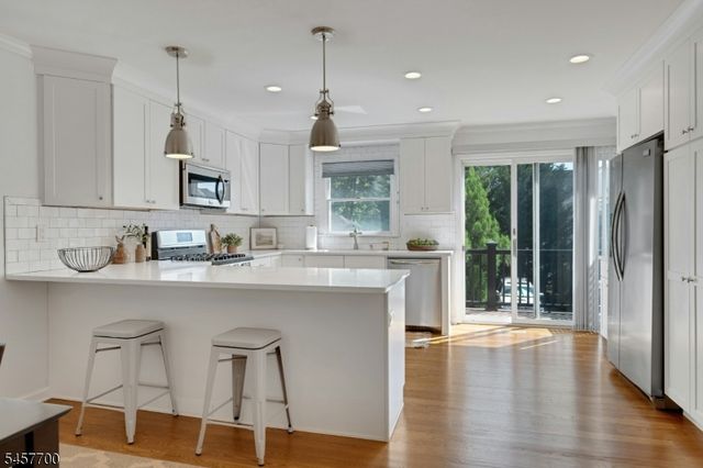 30 Elm St 30C, Summit City, NJ 07901
