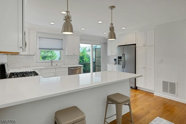 30 Elm St 30C, Summit City, NJ 07901