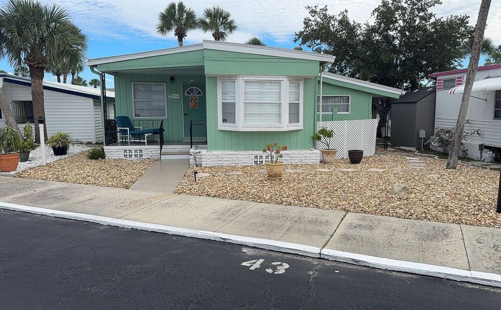 Image 2 of property listing at 4851 W GANDY BOULEVARD B7L43, Tampa, FL 33611