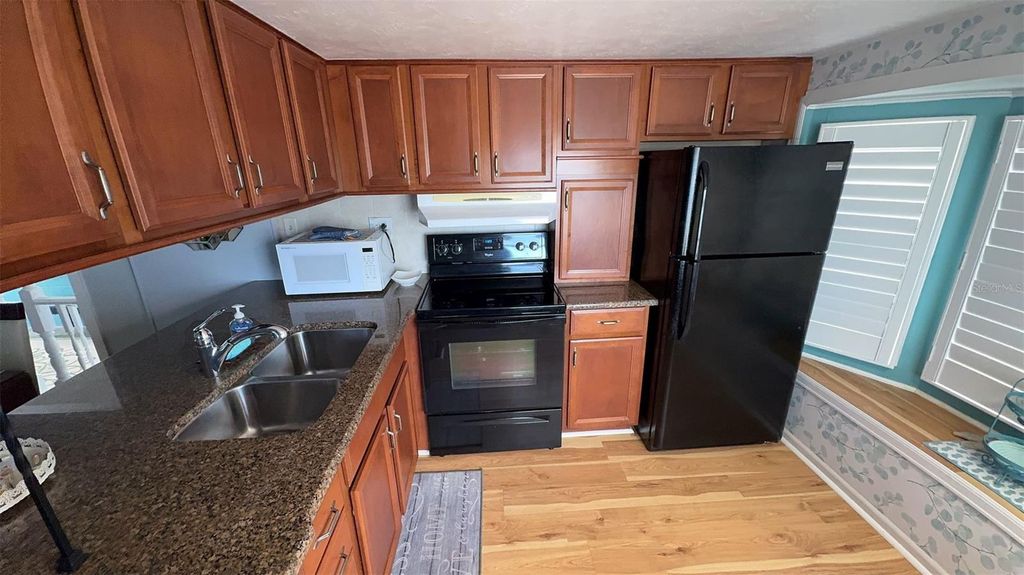 Image 11 of property listing at 4851 W GANDY BOULEVARD B7L43, Tampa, FL 33611