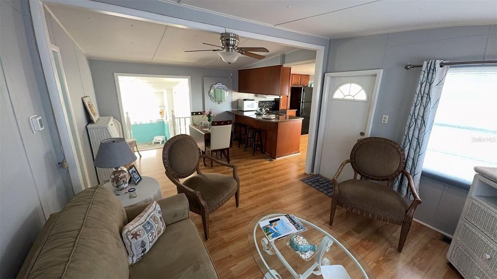 Image 3 of property listing at 4851 W GANDY BOULEVARD B7L43, Tampa, FL 33611