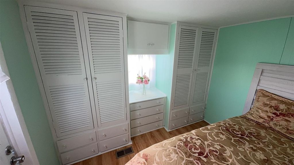 Image 31 of property listing at 4851 W GANDY BOULEVARD B7L43, Tampa, FL 33611