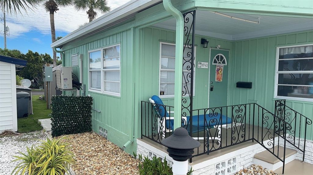 Image 42 of property listing at 4851 W GANDY BOULEVARD B7L43, Tampa, FL 33611