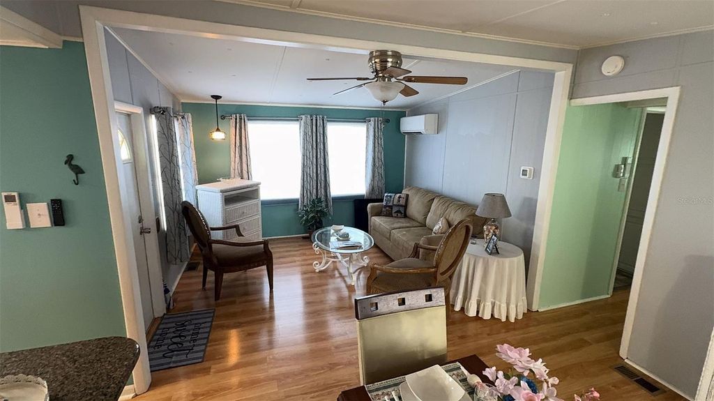 Image 6 of property listing at 4851 W GANDY BOULEVARD B7L43, Tampa, FL 33611