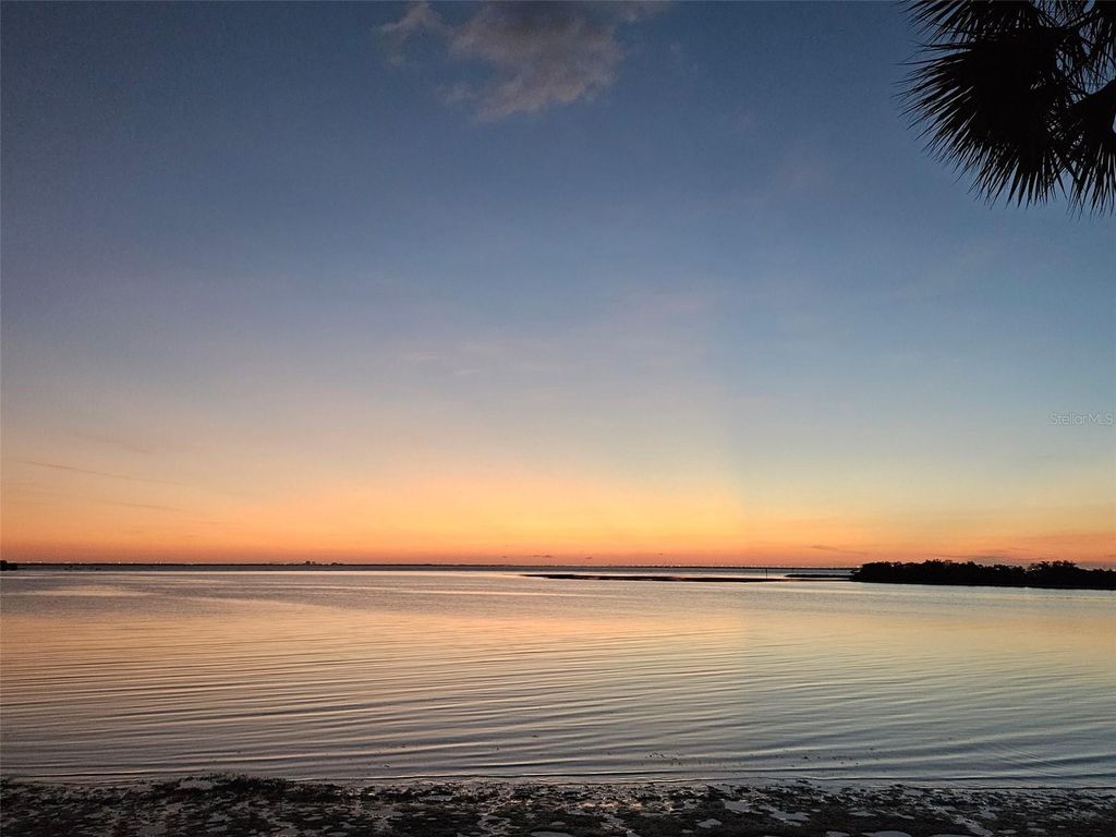 Image 59 of property listing at 4851 W GANDY BOULEVARD B7L43, Tampa, FL 33611