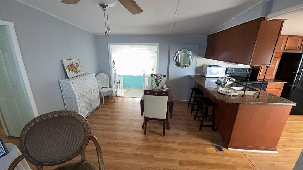 Image 7 of property listing at 4851 W GANDY BOULEVARD B7L43, Tampa, FL 33611