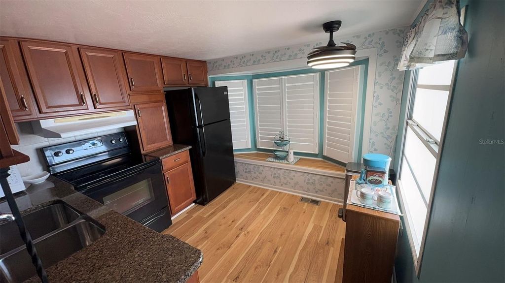 Image 10 of property listing at 4851 W GANDY BOULEVARD B7L43, Tampa, FL 33611