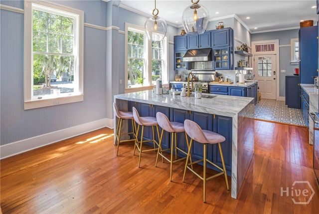 624 E Victory Drive, Savannah, GA 31405