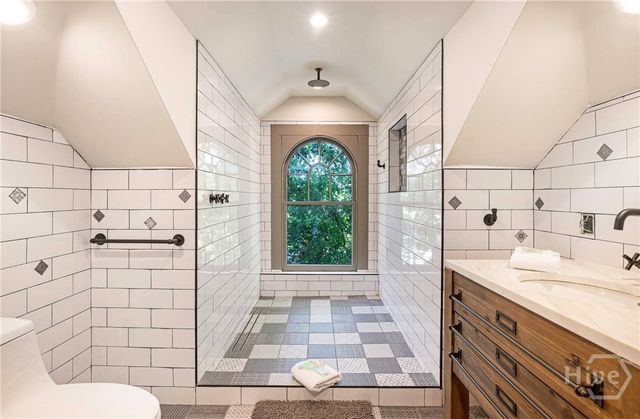 624 E Victory Drive, Savannah, GA 31405