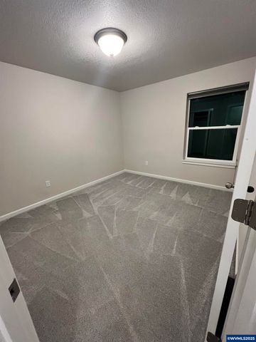 1866 SE Hankel St, Dallas, OR 97338