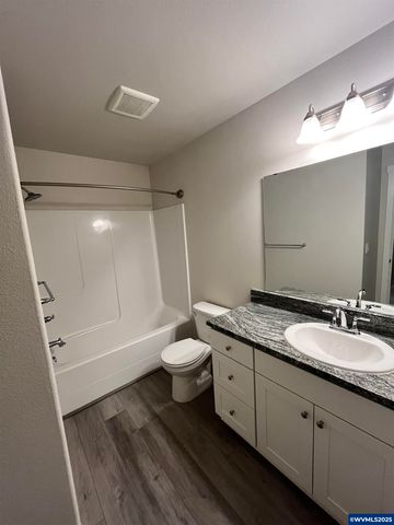 1866 SE Hankel St, Dallas, OR 97338