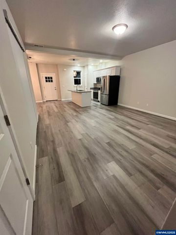 1866 SE Hankel St, Dallas, OR 97338