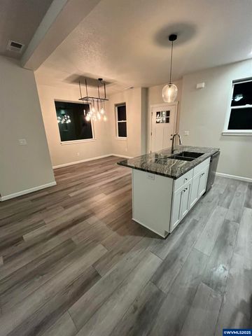 1866 SE Hankel St, Dallas, OR 97338