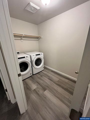 1866 SE Hankel St, Dallas, OR 97338