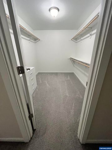 1866 SE Hankel St, Dallas, OR 97338