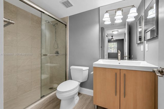 2881 N Oakland Forest Drive 112, Oakland Park, FL 33309