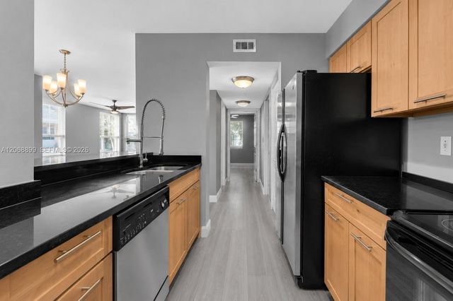 2881 N Oakland Forest Drive 112, Oakland Park, FL 33309