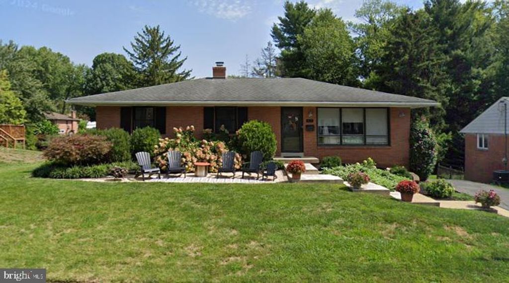 410 SPRING DR, Millersville, PA 17551