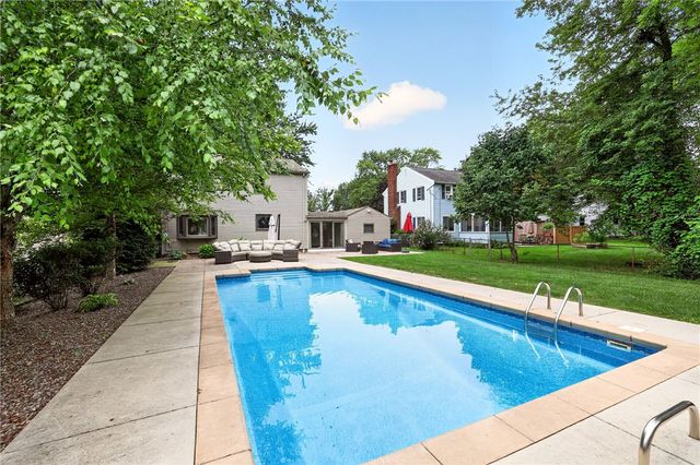 106 Stonehenge Road, Irondequoit, NY 14609