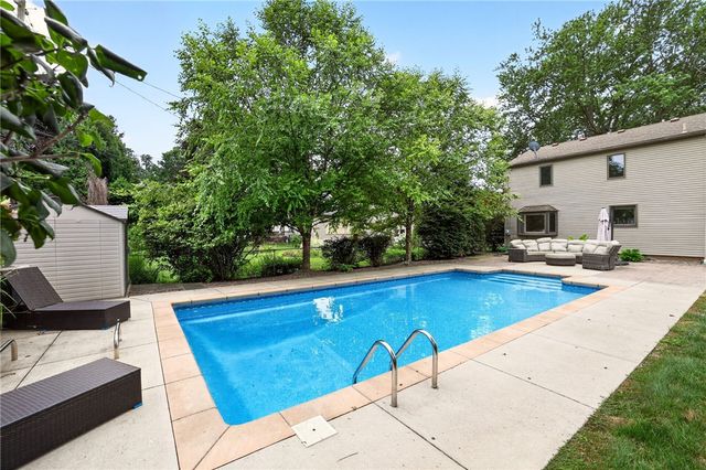 106 Stonehenge Road, Irondequoit, NY 14609