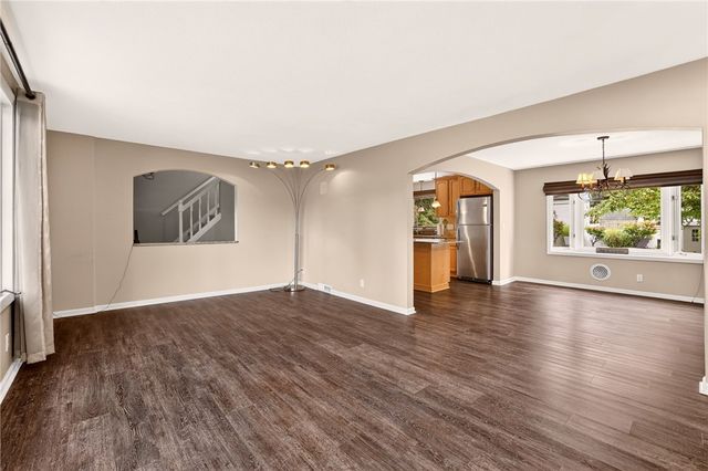 106 Stonehenge Road, Irondequoit, NY 14609