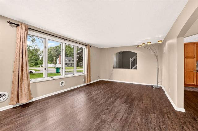 106 Stonehenge Road, Irondequoit, NY 14609