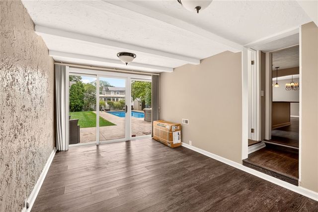 106 Stonehenge Road, Irondequoit, NY 14609