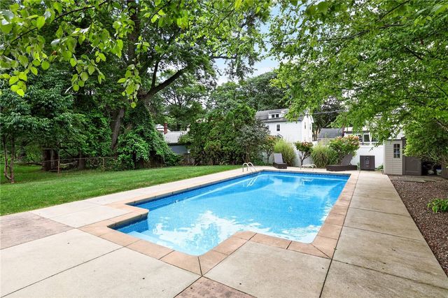 106 Stonehenge Road, Irondequoit, NY 14609