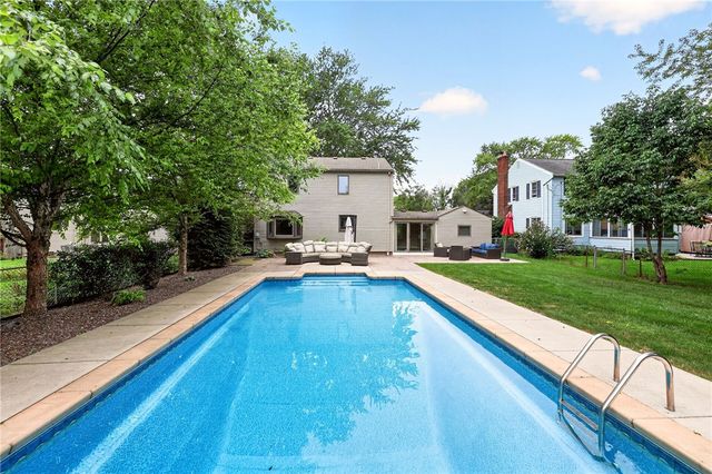 106 Stonehenge Road, Irondequoit, NY 14609