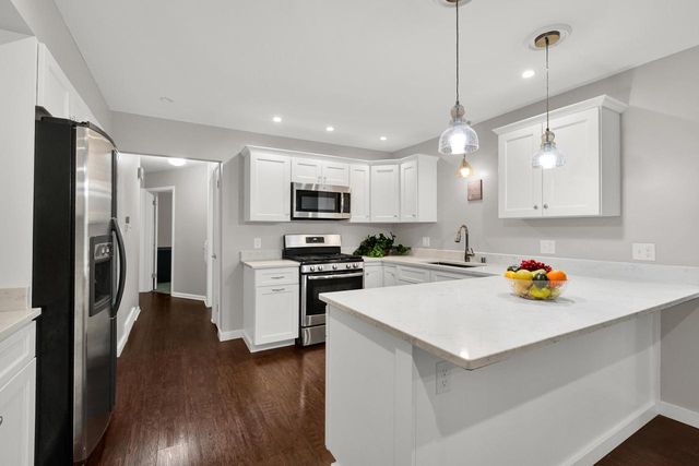 17550 Brooklawn DRIVE, Brookfield, WI 53045