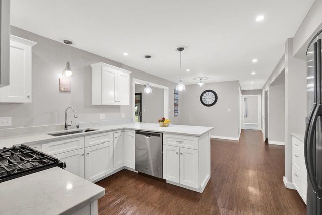 17550 Brooklawn DRIVE, Brookfield, WI 53045