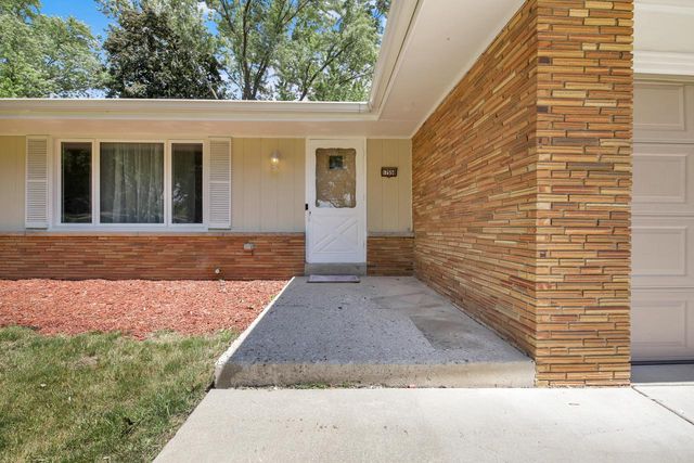 17550 Brooklawn DRIVE, Brookfield, WI 53045