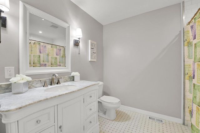 17550 Brooklawn DRIVE, Brookfield, WI 53045