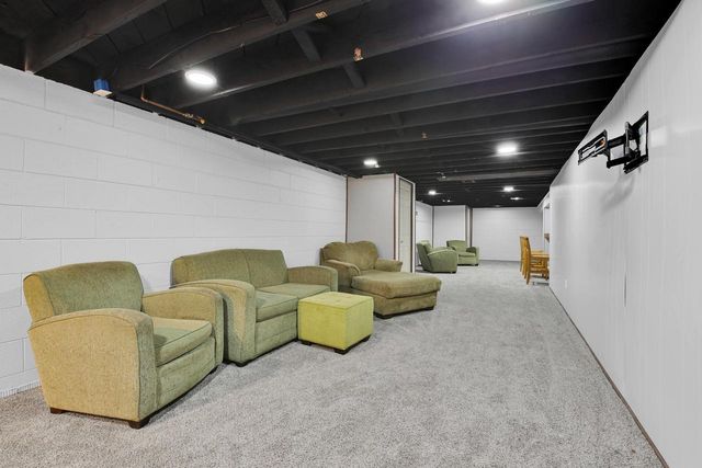 17550 Brooklawn DRIVE, Brookfield, WI 53045