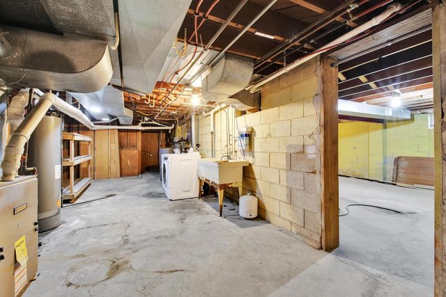 17550 Brooklawn DRIVE, Brookfield, WI 53045