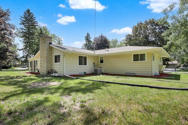 17550 Brooklawn DRIVE, Brookfield, WI 53045