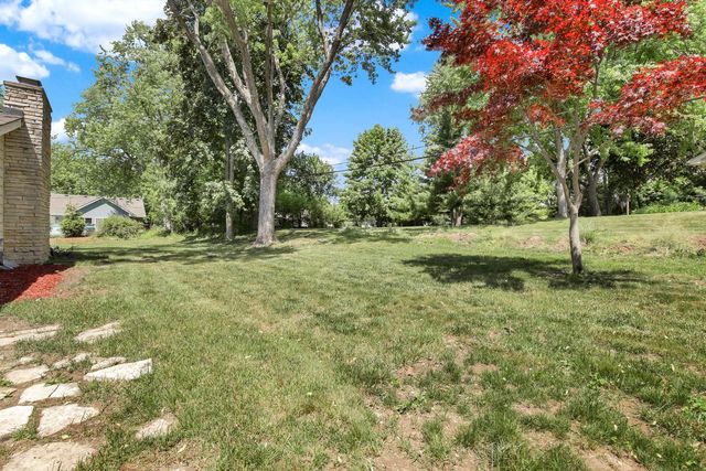 17550 Brooklawn DRIVE, Brookfield, WI 53045