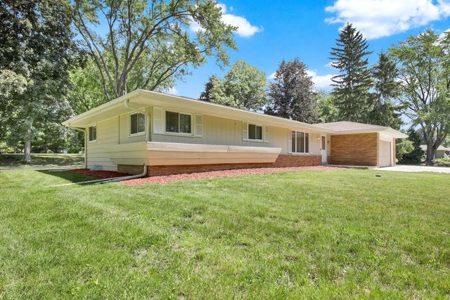 17550 Brooklawn DRIVE, Brookfield, WI 53045